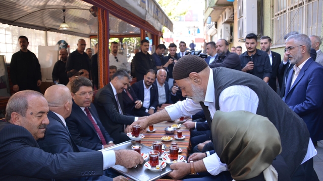 Bakan Tunç: Demokratik bir anayasa yapmak zorundayız (2)