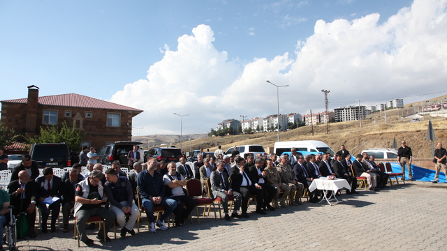 Bitlis'te 50 engelliye akülü araç teslim edildi