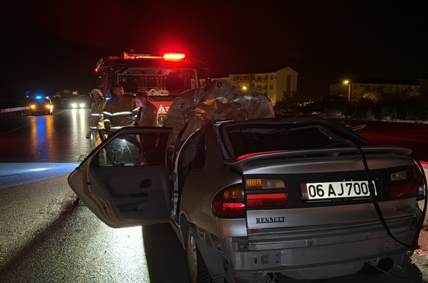 Kırıkkale'de bariyerlere çarpan otomobildeki 2 kişi yaralandı