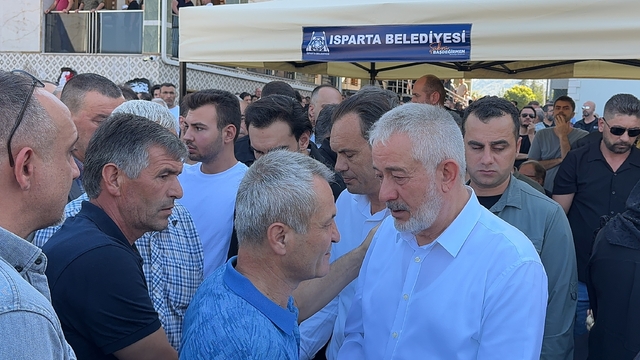 Isparta Belediye Başkanı Başdeğirmen'in attan düşerek hayatını kaybeden kızı toprağa verildi