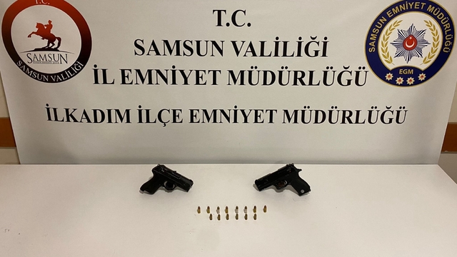 Samsun'da üzerinde 2 ruhsatsız tabanca bulunan zanlı gözaltına alındı