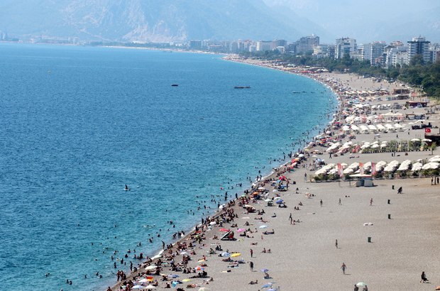 Antalya'da sıcak havada deniz ve mangal keyfi