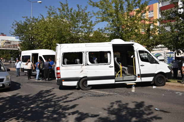 Şanlıurfa'da minibüs ile otomobilin çarpışması sonucu 7 kişi yaralandı