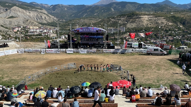 Ardanuç Kültür ve Sanat Festivali'nde boğa güreşleri heyecanı