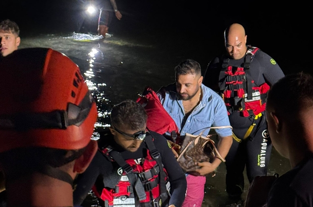 Antalya'da su seviyesi yükselen ırmakta mahsur kalan 3 kişi kurtarıldı