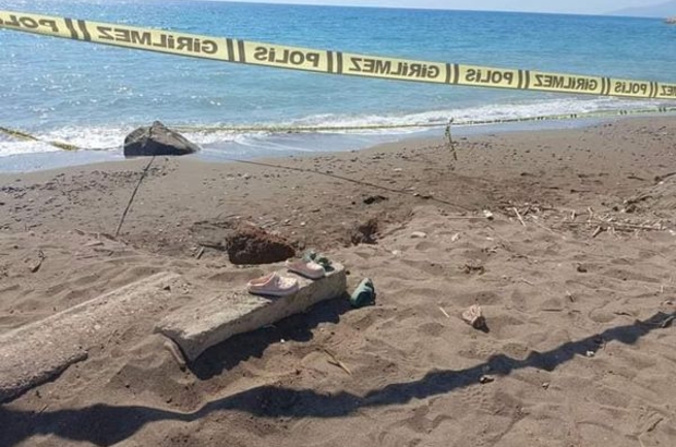 Antalya'da plajda oynarken kum tepeciğinin altında kalan 2 çocuktan 1'i öldü