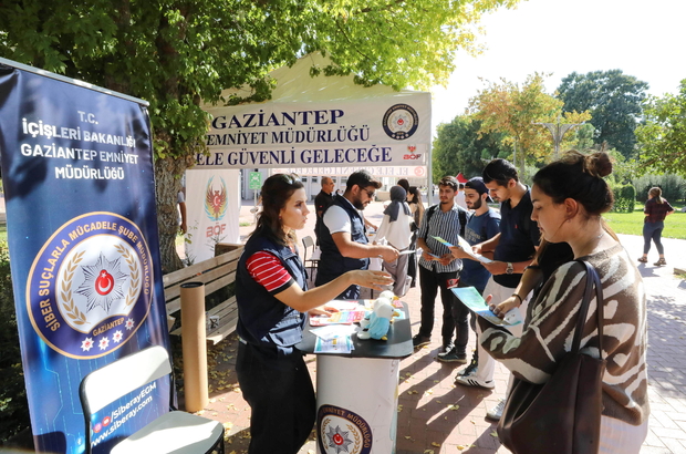 Gaziantep'te üniversite öğrencileri polis ekiplerince bilgilendirildi