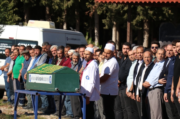 Antalya'da kalp krizi sonucu vefat eden başpehlivan Ali Altun'un cenazesi defnedildi