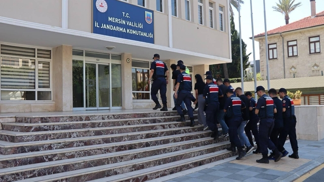 Mersin'de silah zoruyla 2 milyon liralık gaspa 2 tutuklama