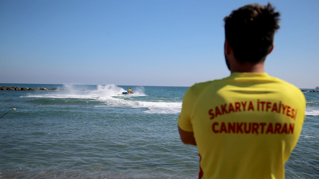 Sakarya sahillerinde görev yapan cankurtaranlar yaz sezonunda 470 kişiyi boğulmaktan kurtardı
