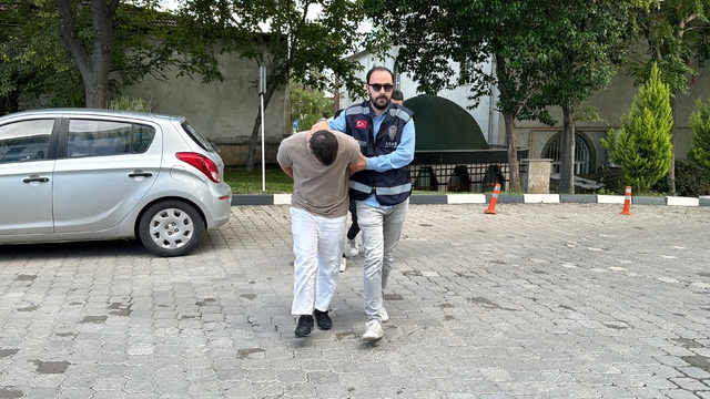 Polis memurunun evinden ziynet eşyası çaldılar; 4 gözaltı