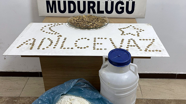 Peynir bidonunda 900 altın sikke; 2 gözaltı