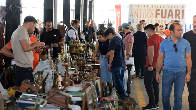 Talas'ta düzenlenen Antika Fuarı antikaseverleri bir araya getirdi