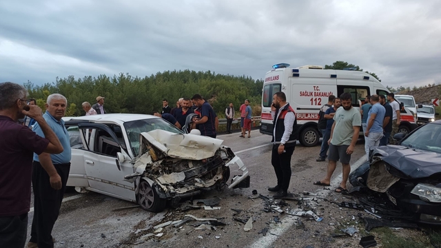 Osmaniye'de iki otomobilin çarpıştığı kazada 1 kişi öldü, 1 kişi yaralandı