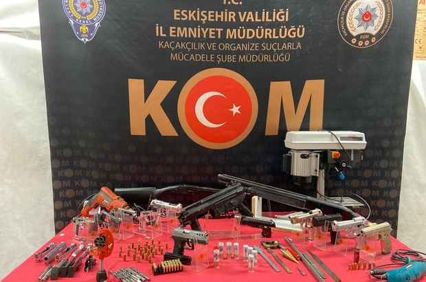 Eskişehir'de silah kaçakçılığı operasyonunda yakalanan 2 şüpheli tutuklandı