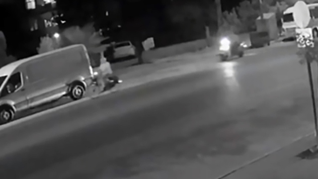 Gurbetçi kadının bisikletindeki para dolu çantasını çaldı