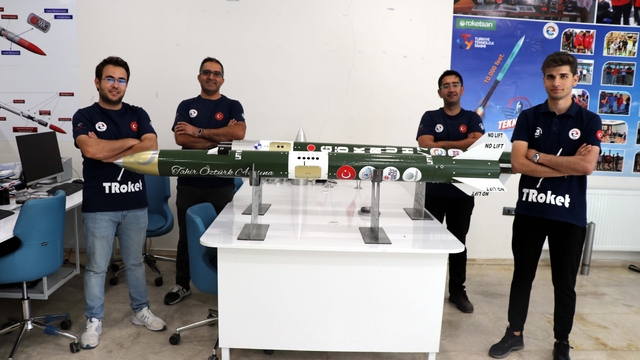 Tasarladıkları roket üniversitelilere TEKNOFEST'te ödül getirdi