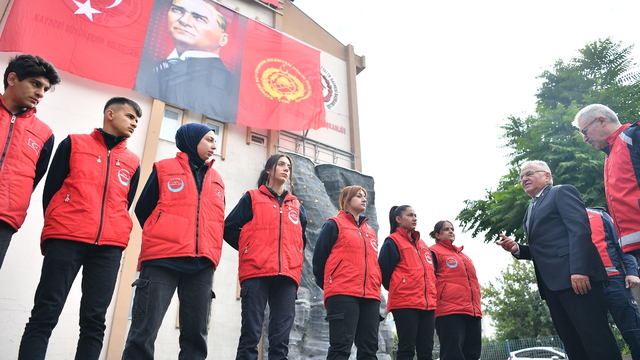 Büyükşehir Belediye Başkanı Büyükkılıç'tan itfaiye personeline ziyaret
