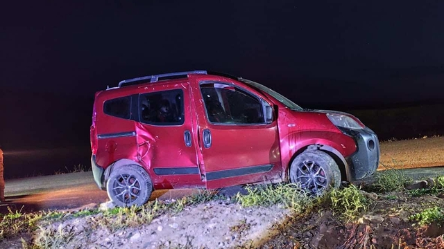 Kars'ta şarampole devrilen otomobildeki 1 kişi yaralandı
