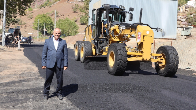 Yahyalı'da kırsal mahallelerdeki sıcak asfalt çalışmaları devam ediyor