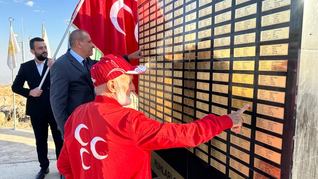 Trabzonlu "Bayrak Dede" lakaplı Virdiloğlu, Silopi'de Şehitler Anıtı'nı ziyaret etti