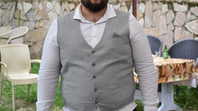CHP Buldan İlçe Gençlik Kolları Başkanı, evini basan arkadaşı tarafından bıçaklanarak ağır yaralandı