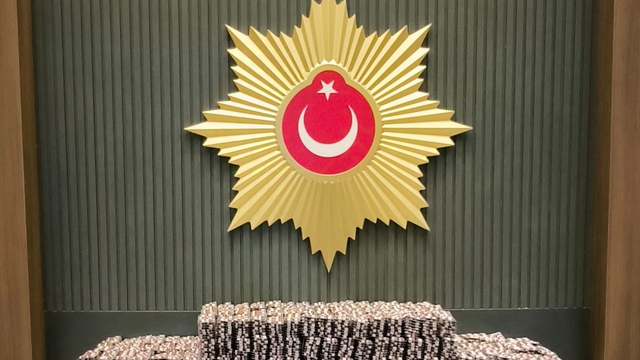Tekirdağ'da çantasında 53 bin 872 sentetik ecza hap ele geçirilen zanlı tutuklandı