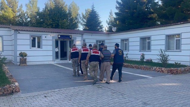 Diyarbakır'da haklarında kesinleşmiş hapis cezası bulunan 3 hükümlü yakalandı