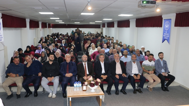 Of'ta "Peygamberimiz ve Şahsiyet İnşası" konulu konferans gerçekleştirildi