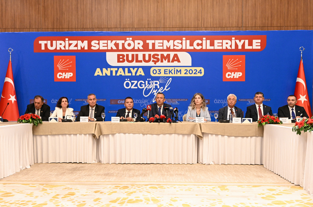 CHP Genel Başkanı Özel, Antalya'da turizm sektör temsilcileriyle buluştu: