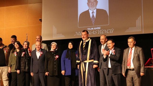 Kayseri'de "Yılın Ahisi" seçilen Hasyüncü'ye kaftan giydirildi