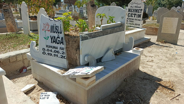 Müslüme'nin mezarındaki mermer kaplama kırıldı