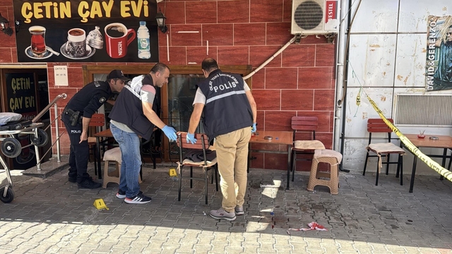 Mağaza çalışanı 1 kişiyi öldürdü, 1'i polis 4 kişiyi yaraladı