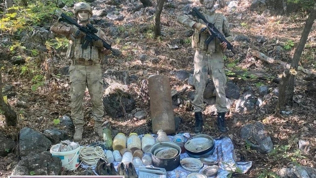 Elazığ'da PKK'lı teröristlerin kullandığı sığınak imha edildi