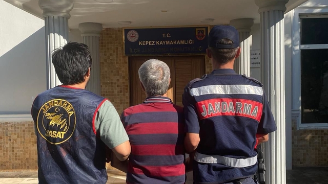 Antalya'da düzenlenen operasyonlarda 74 kişi yakalandı