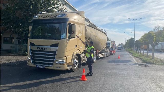 Kırklareli'nde jandarma ekipleri trafik denetimi yaptı