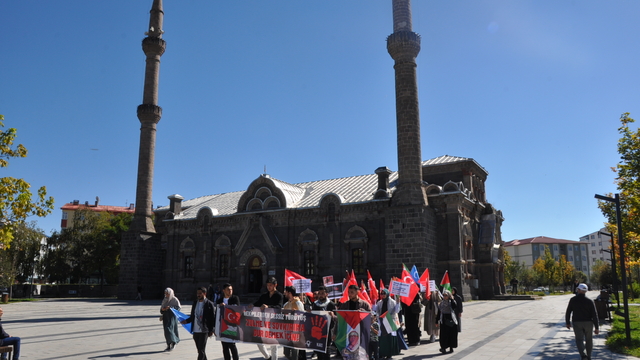 Kars'ta sağlık çalışanları Gazze için 47 haftadır "sessiz yürüyüş" yapıyor