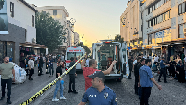 Diyarbakır'da boşanma aşamasındaki karısını öldüren kişi aynı silahla intihar etti