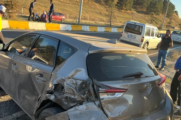 Ağrı'da iki otomobilin çarpıştığı kazada 1'i bebek 8 kişi yaralandı