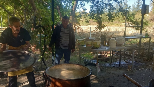 Keban'ın Ulupınar köyünde Başpınar kaynak suyunun kurumaması için kurban kestiler
