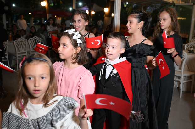 Edirne'de TOMA, polis çocuğu Mete Karahan'ın sünnet arabası oldu