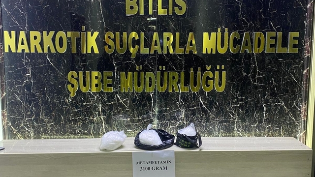 Bitlis'te 3 kilo 100 gram metamfetamin ele geçirildi