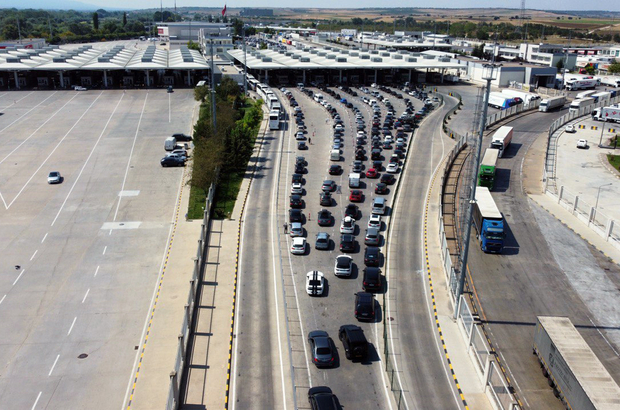 Edirne'deki sınır kapılarından giriş ve çıkışlarda yüzde 8'lik artış