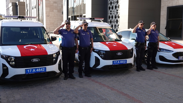 Çanakkale'de 10 yeni polis aracı hizmete başladı