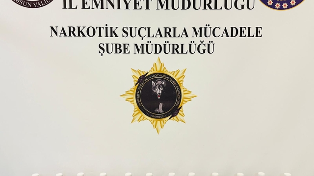 Samsun'da 2 bin 576 sentetik ecza hapı ele geçirildi