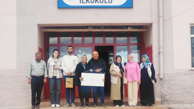 Sorgun Şefkat Eli Derneğinden dar gelirli öğrencilere kırtasiye yardımı