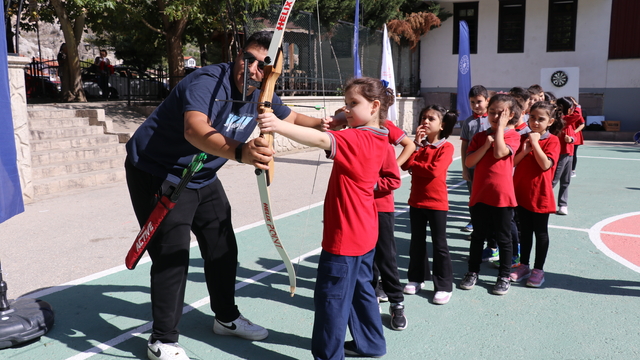 Amasya'da ilkokul öğrencilerine spor branşları tanıtıldı