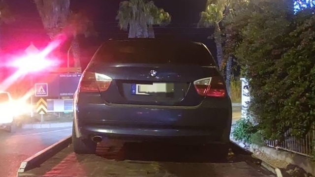 Antalya'da araçlarına çakar takan 10 sürücüye para cezası verildi