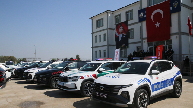 Hatay'da emniyet ve jandarma teşkilatına 111 araç tahsis edildi