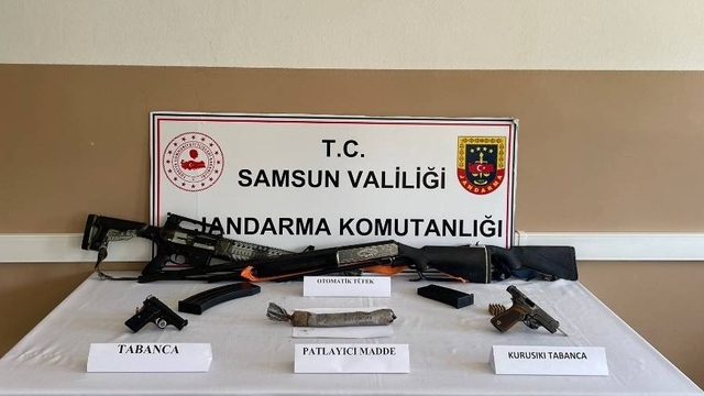 Samsun'da kaçakçılık operasyonunda 5 ruhsatsız silah ele geçirildi